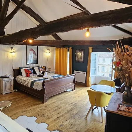 Apartment Penthouse Romantique, Confolens, Charente *