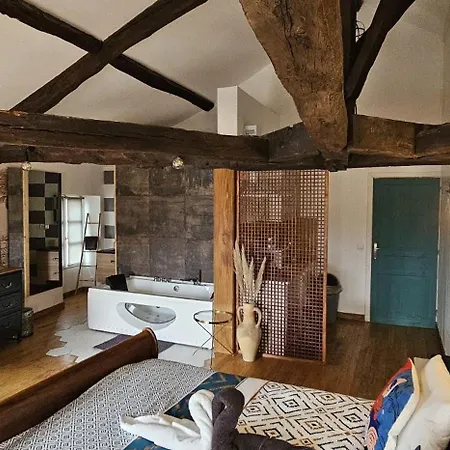 Penthouse Romantique, Confolens, Charente *