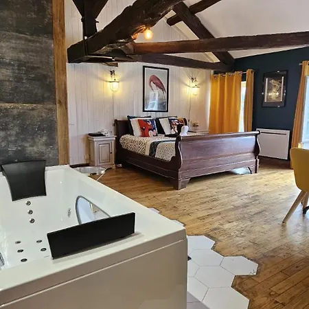 Penthouse Romantique, Confolens, Charente Apartment