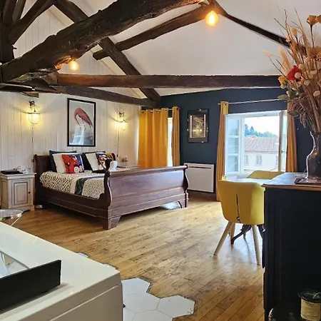 Penthouse Romantique, Confolens, Charente * Confolens